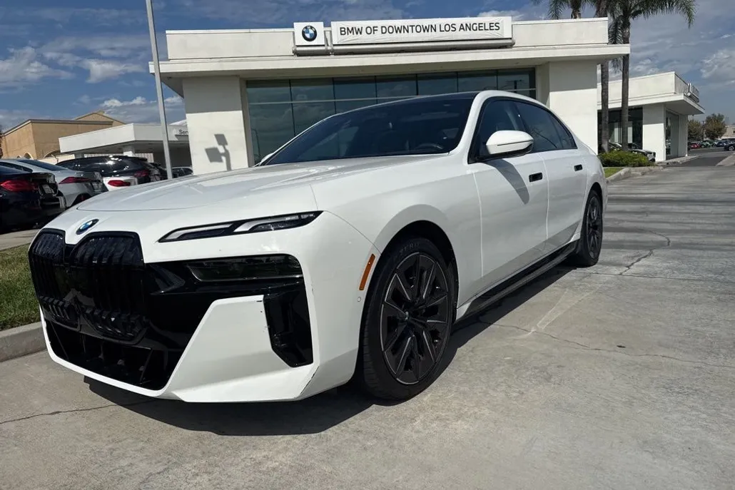 2023 Bmw i7 xDrive60 photo 1