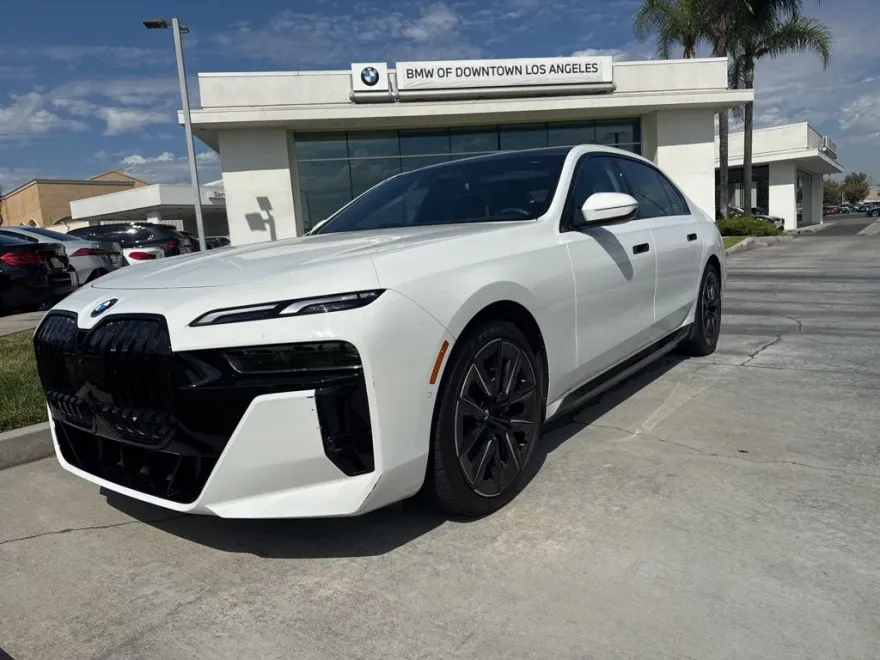 2023 Bmw i7 xDrive60 photo 1