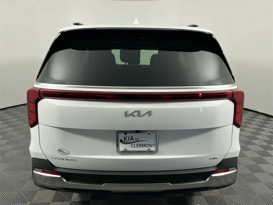 2026 Kia Carnival SX photo 1