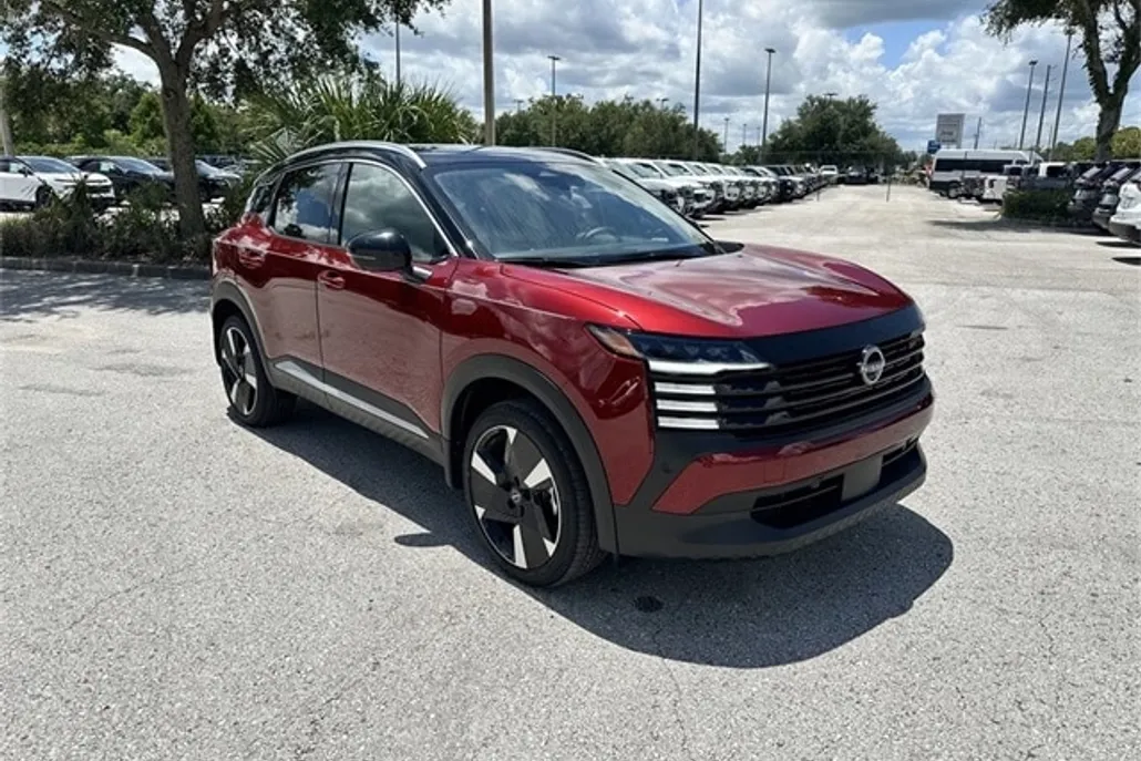 2025 Nissan Kicks SR photo 1