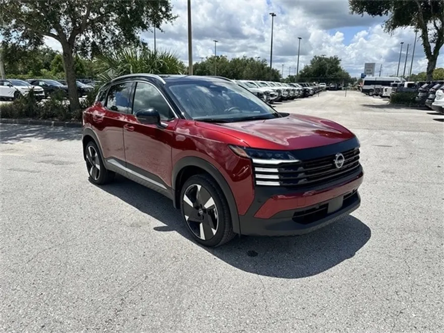 2025 Nissan Kicks SR photo 1