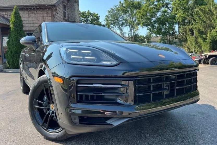 2024 Porsche Cayenne Coupe photo 1