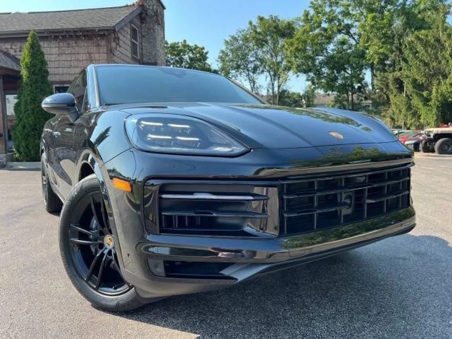 2024 Porsche Cayenne Coupe photo 1
