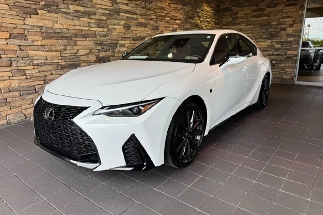 2024 Lexus IS 350 F SPORT photo 1