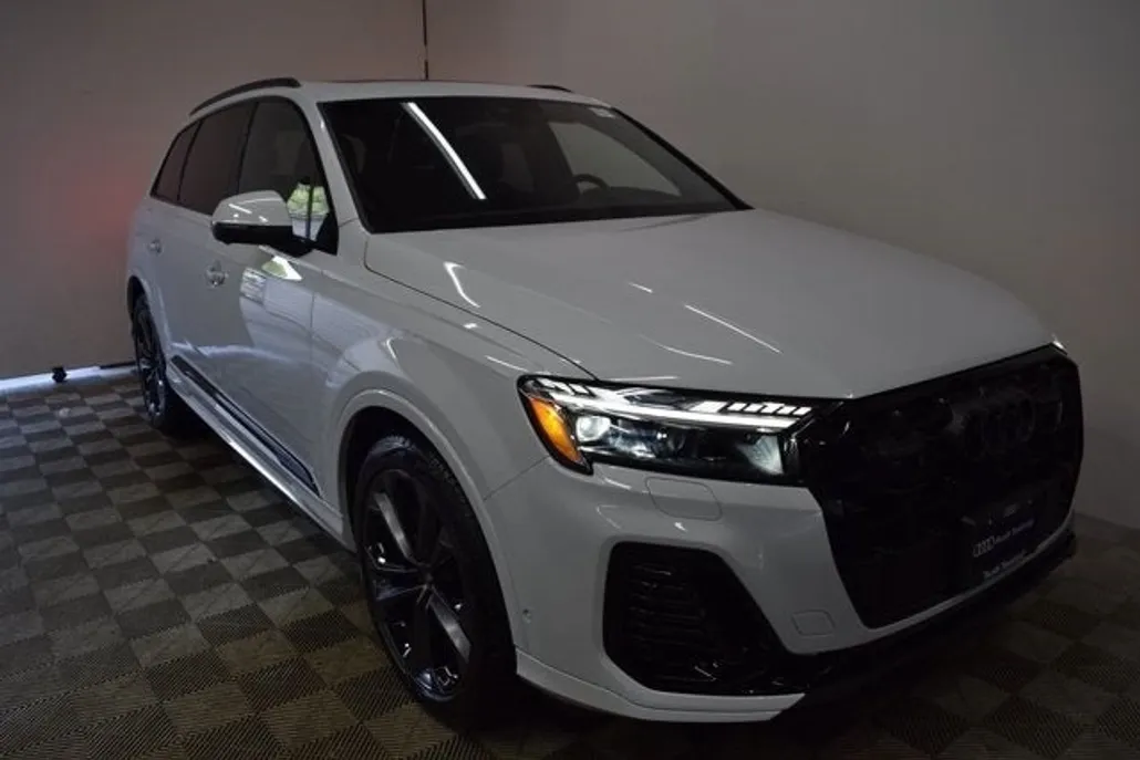 2025 Audi Q7 Prestige photo 1
