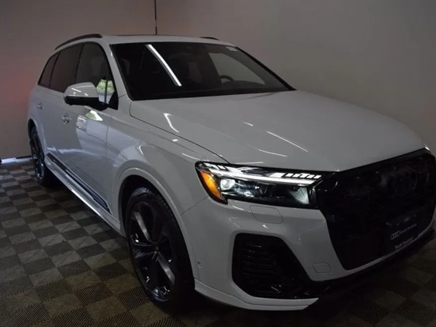 2025 Audi Q7 Prestige photo 1