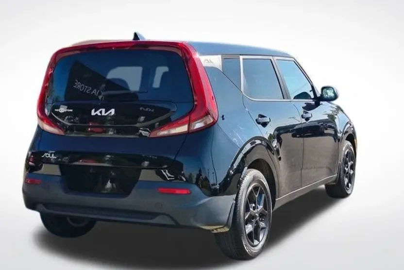 2022 Kia Soul LX photo 1