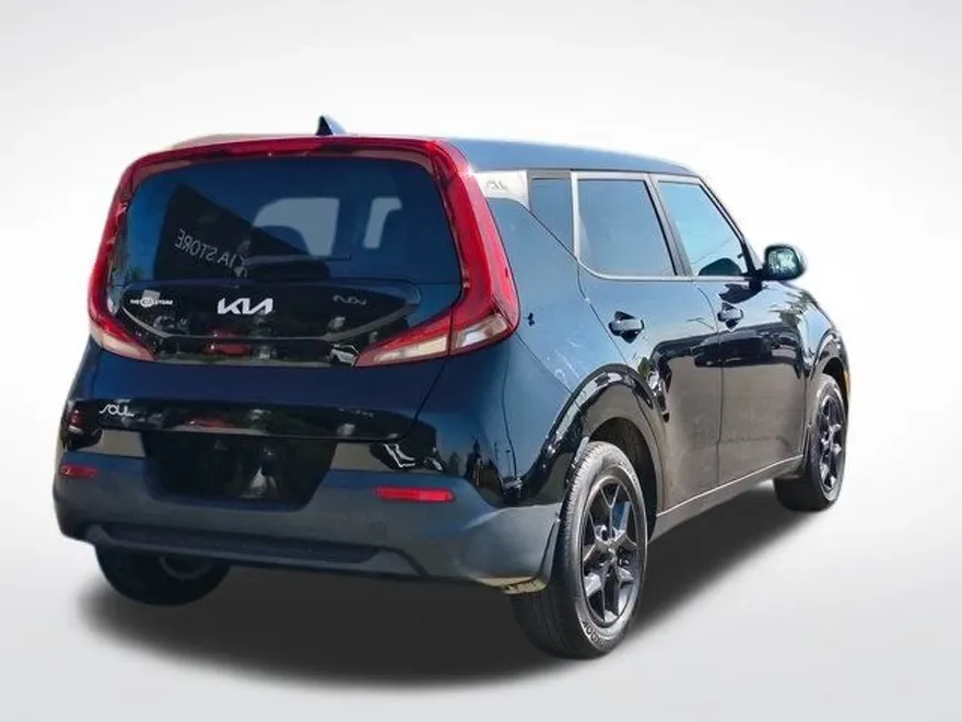 2022 Kia Soul LX photo 1