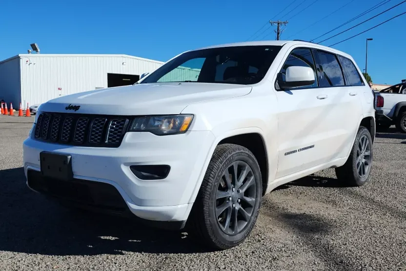 2018 Jeep Grand Cherokee Altitude photo 1