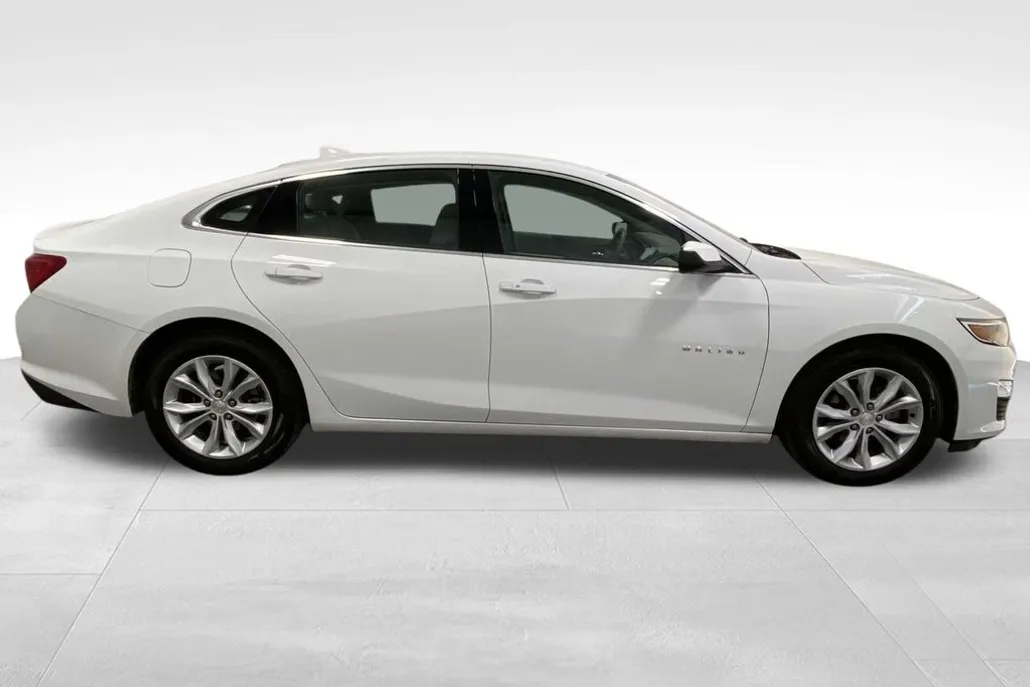 2023 Chevrolet Malibu 1LT photo 1