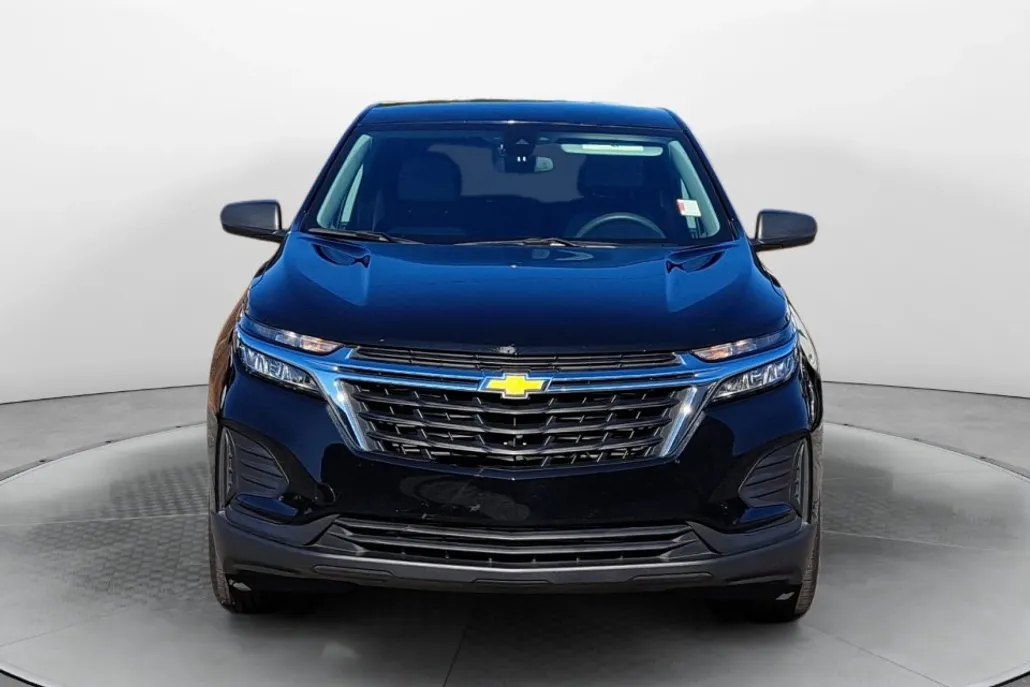 2023 Chevrolet Equinox LS photo 1