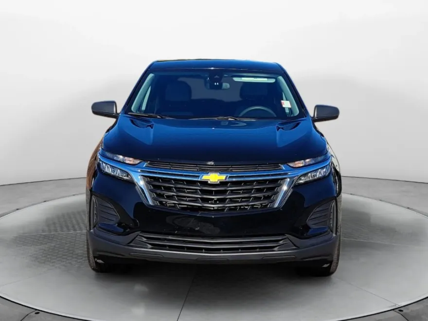 2023 Chevrolet Equinox LS photo 1