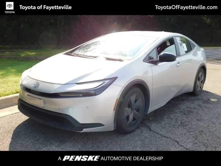2024 Toyota Prius LE photo 1