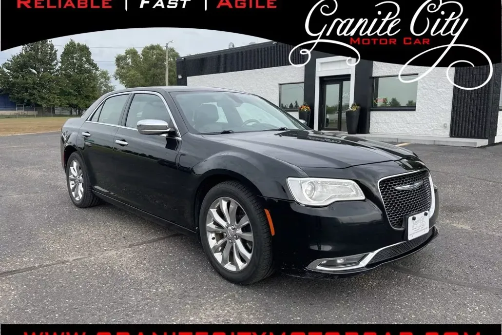 2017 Chrysler 300 C photo 1