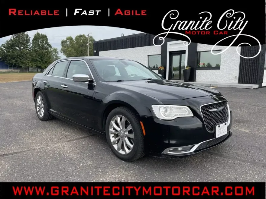 2017 Chrysler 300 C photo 1
