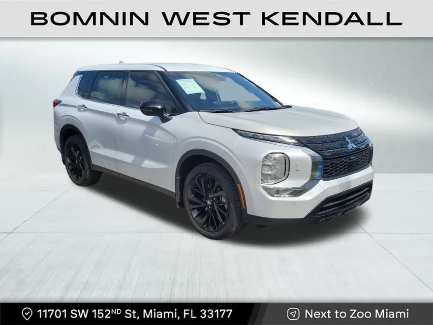 2023 Mitsubishi Outlander SE Black Edition photo 1