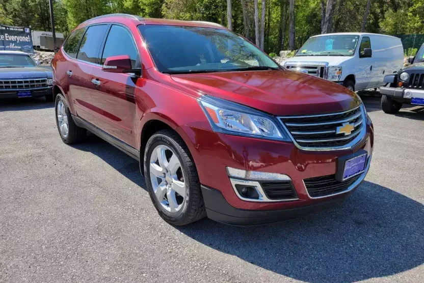 2017 Chevrolet Traverse 1LT photo 1