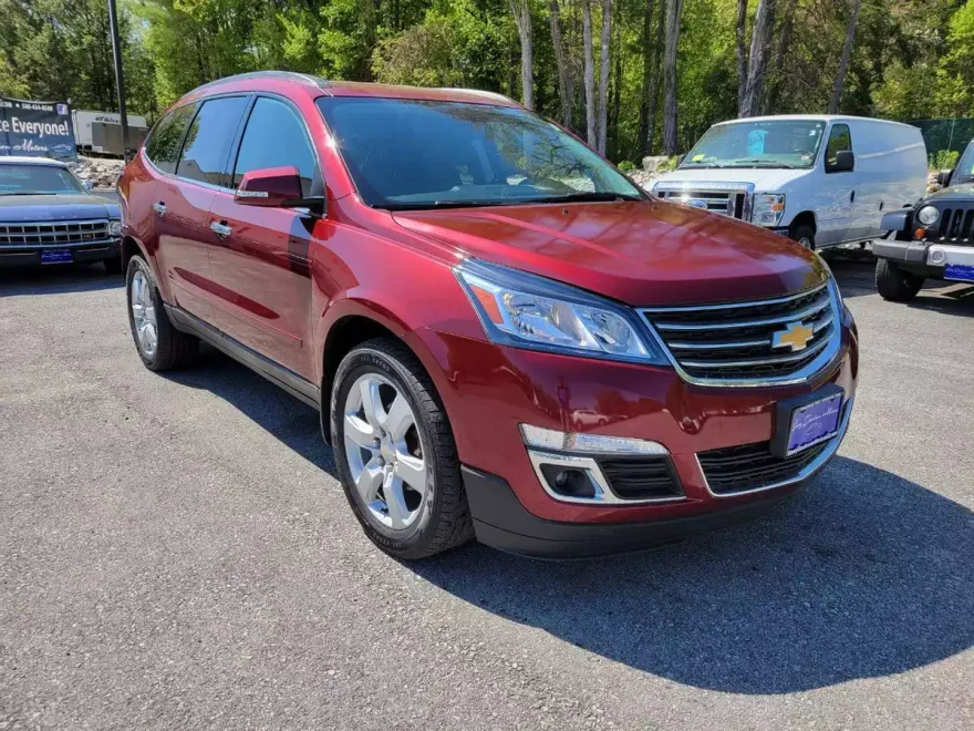 2017 Chevrolet Traverse 1LT photo 1