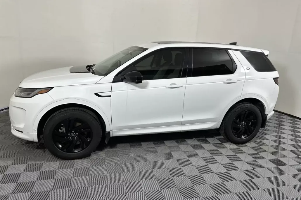 2024 Land Rover Discovery Sport S photo 1