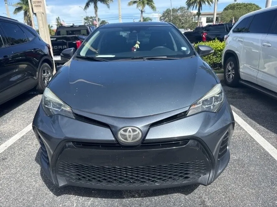 2017 Toyota Corolla SE photo 1
