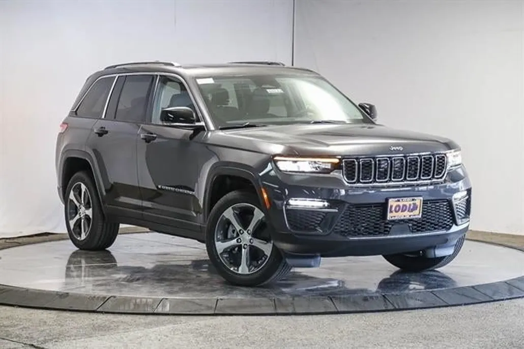 2023 Jeep Cherokee photo 1