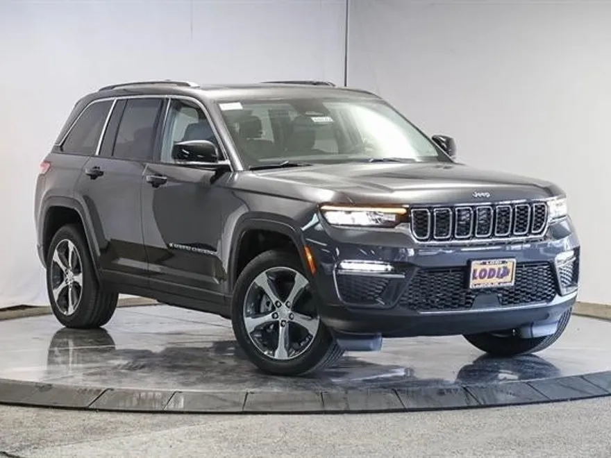 2023 Jeep Cherokee photo 1