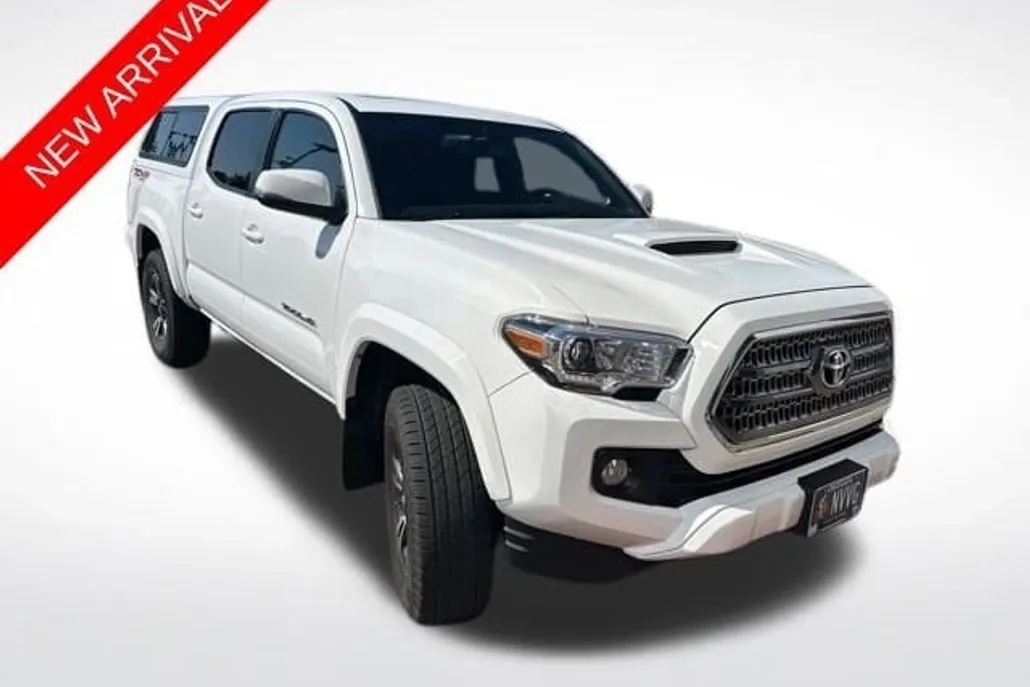 2017 Toyota Tacoma TRD Sport photo 1