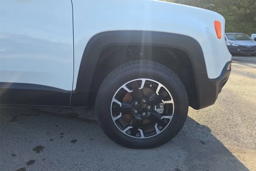 2023 Jeep Renegade Trailhawk photo 1