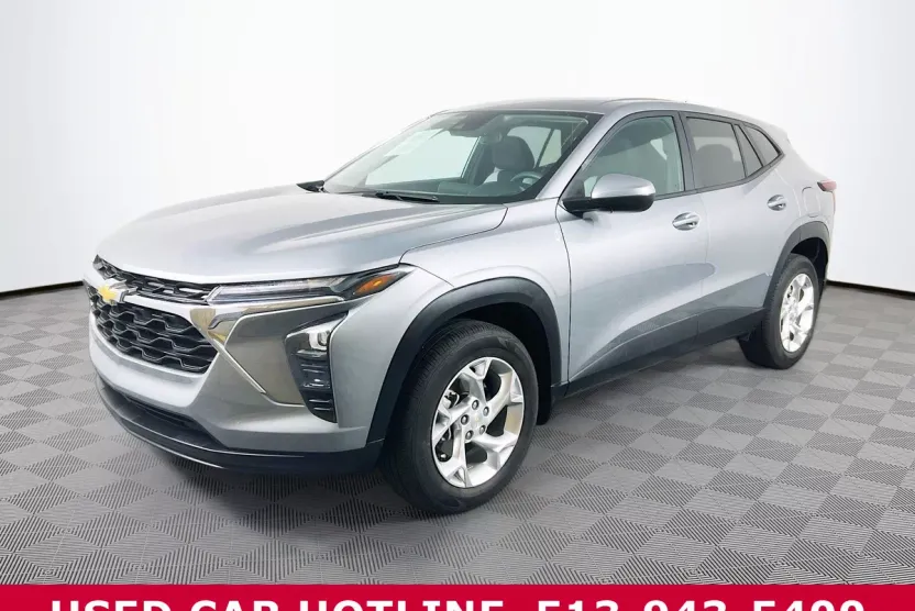 2024 Chevrolet Trax LS photo 1