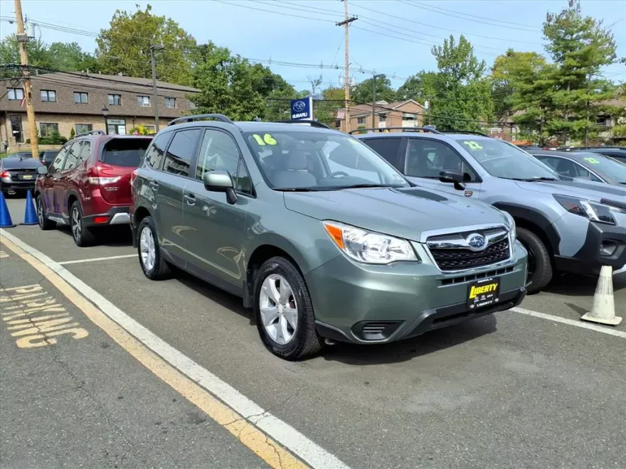 2016 Subaru Forester 2.5i Premium photo 1