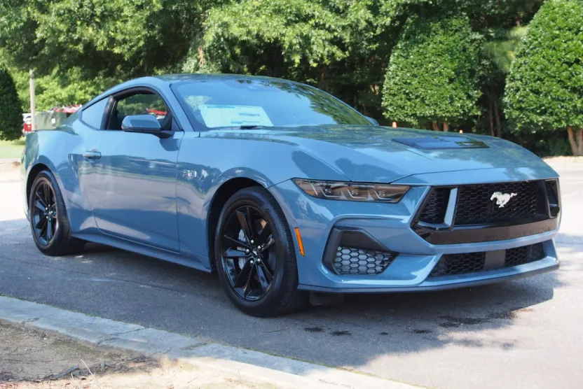 2025 Ford Mustang GT photo 1