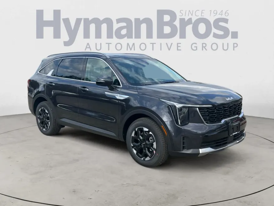 2025 Kia Sorento S photo 1