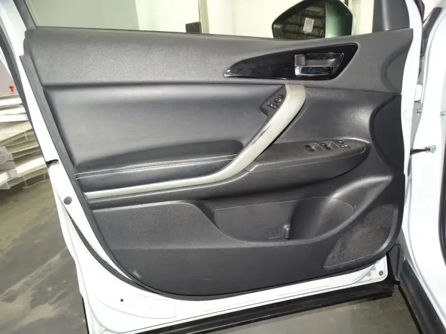 2023 Mitsubishi Eclipse Cross SE photo 10