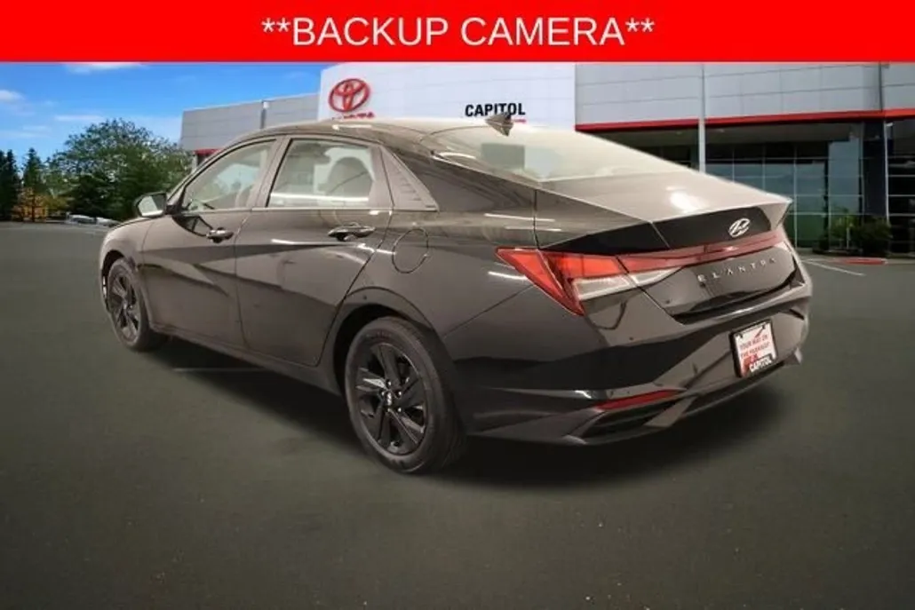 2023 Hyundai Elantra SEL photo 1