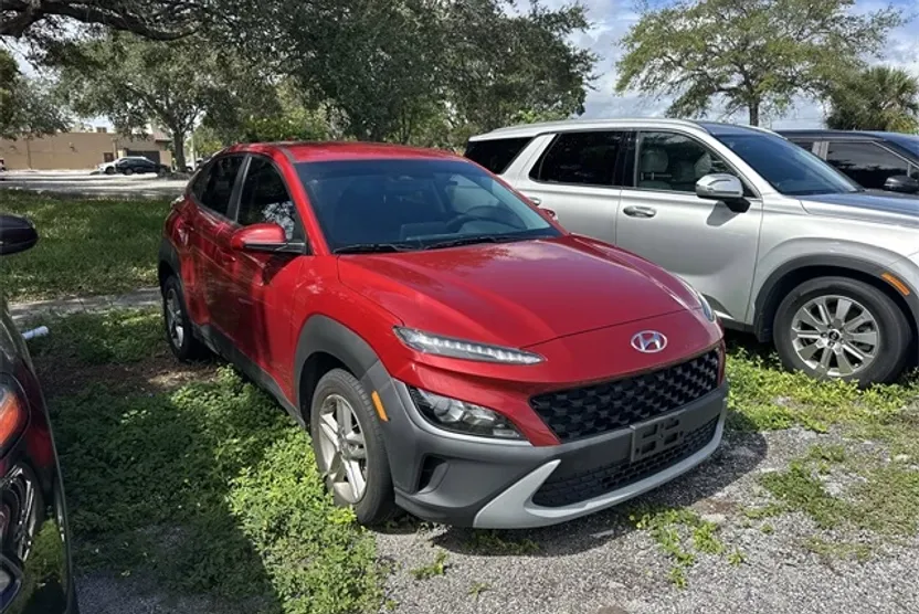 2022 Hyundai Kona SEL SE photo 1