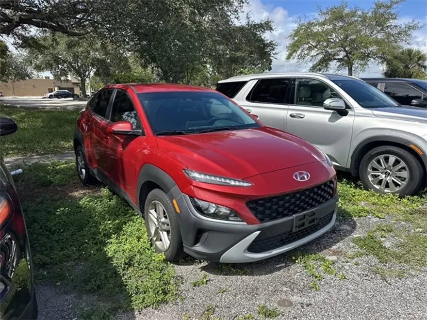 2022 Hyundai Kona SEL SE photo 1