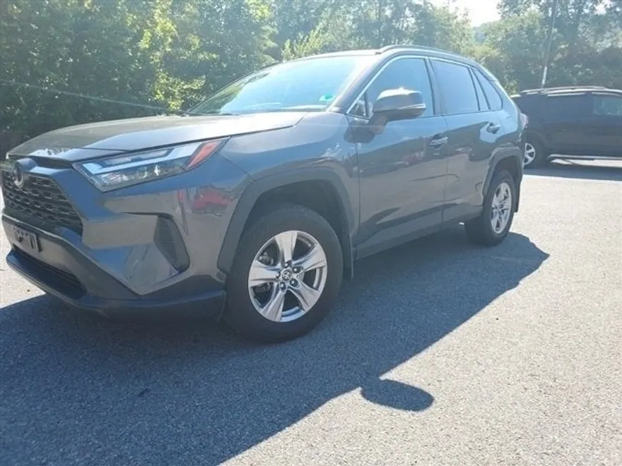 2023 Toyota RAV4 XLE photo 1
