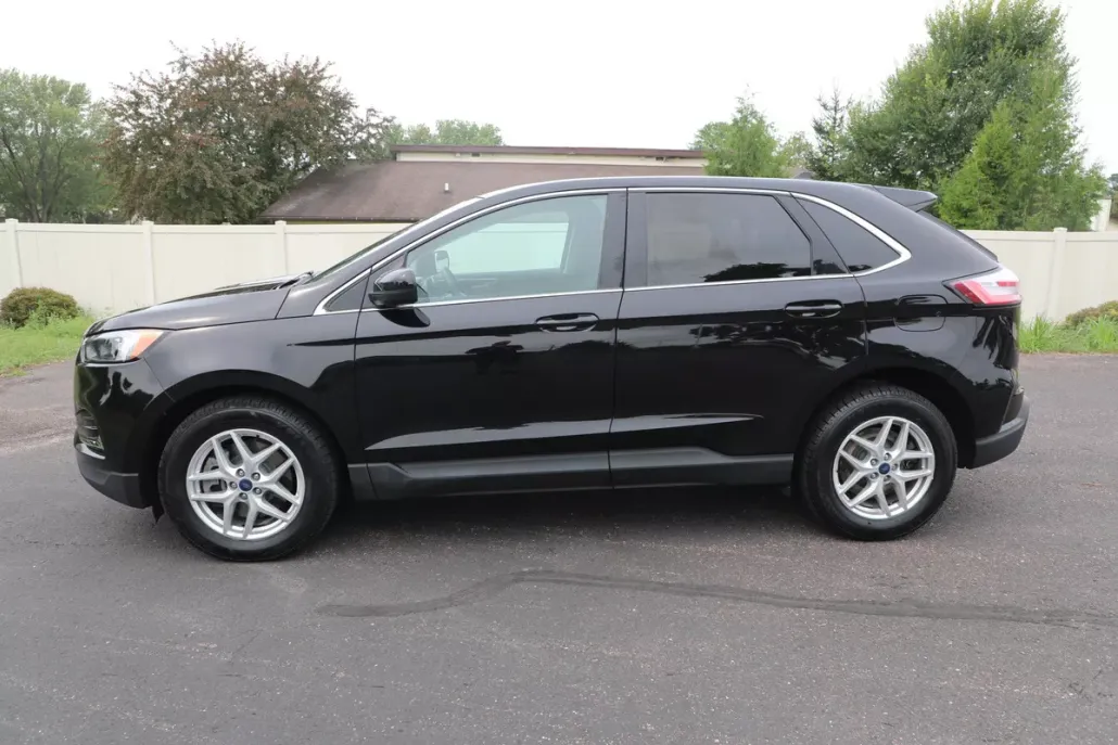 2022 Ford Edge SEL photo 1