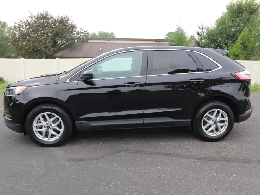 2022 Ford Edge SEL photo 1