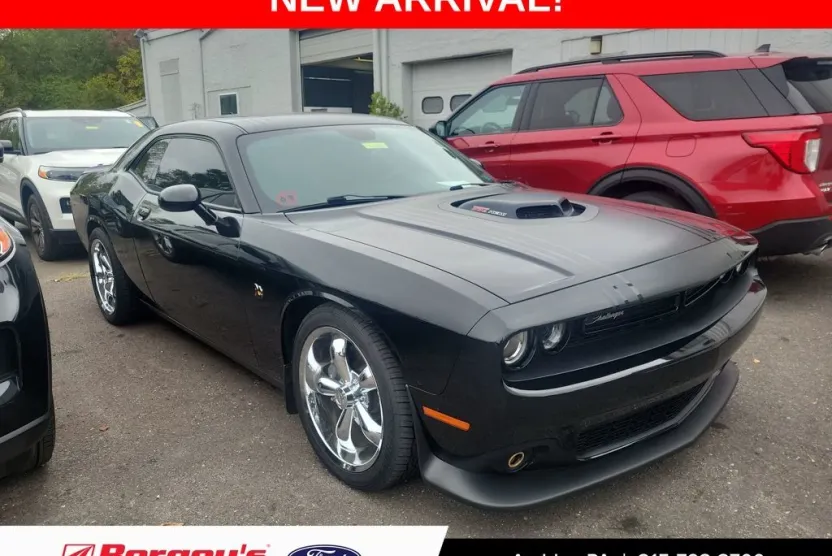 2016 Dodge Challenger R/T Scat Pack Shaker photo 1