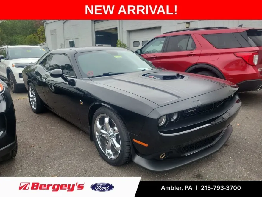2016 Dodge Challenger R/T Scat Pack Shaker photo 1