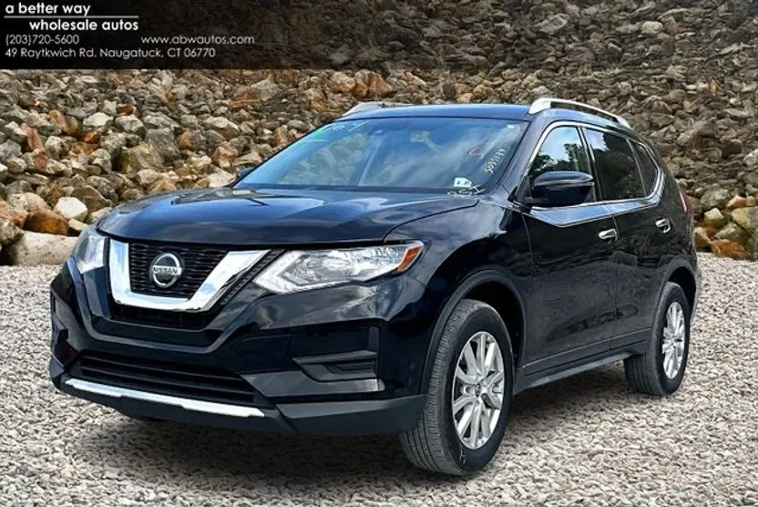 2020 Nissan Rogue SV photo 1