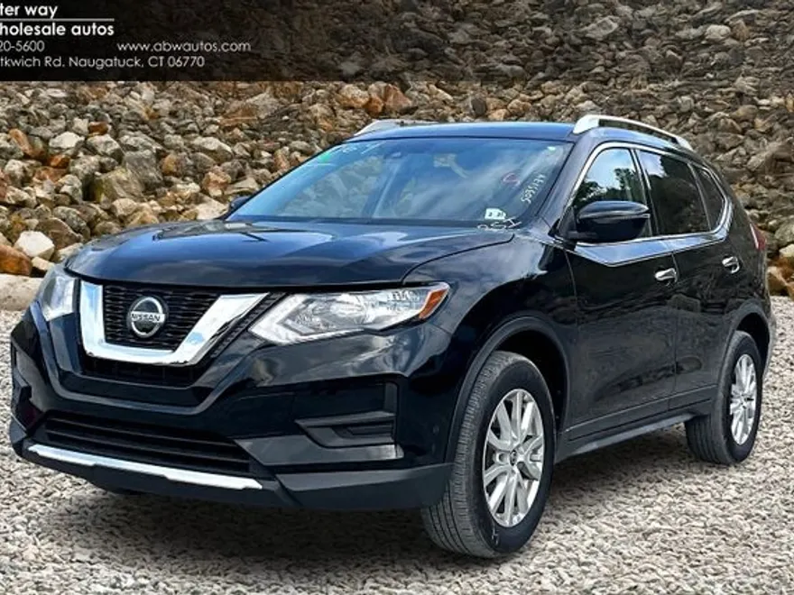 2020 Nissan Rogue SV photo 1