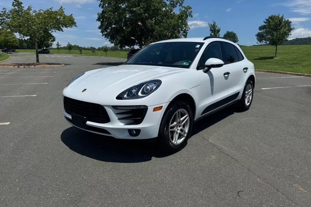 2018 Porsche Macan Base photo 1