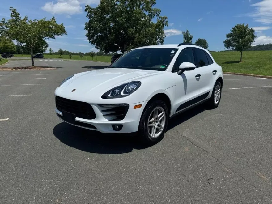 2018 Porsche Macan Base photo 1