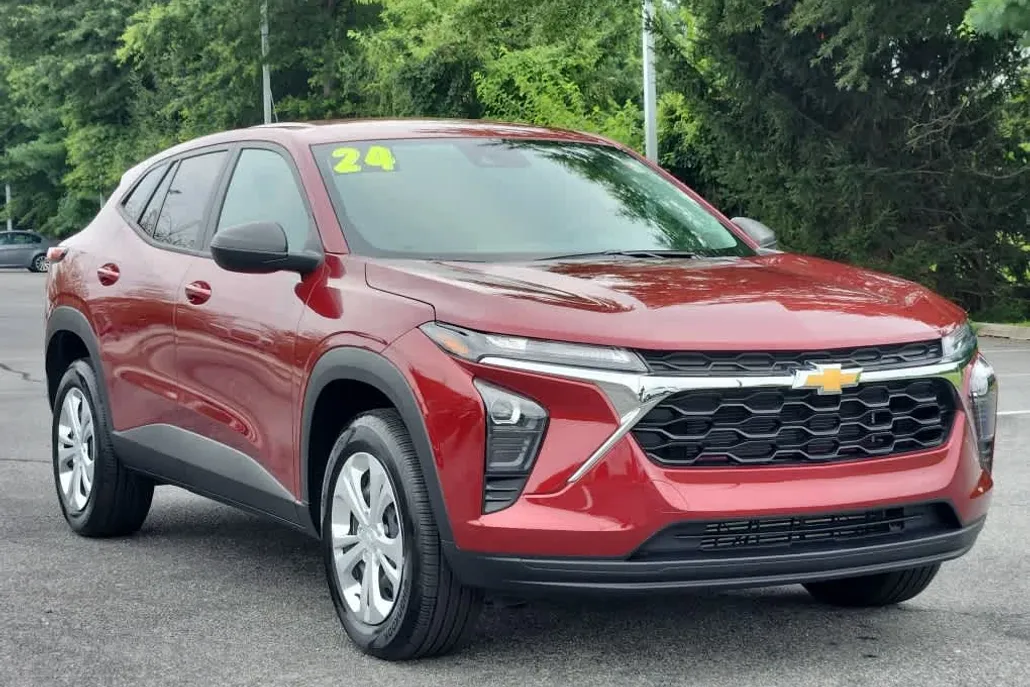 2024 Chevrolet Trax LS photo 1