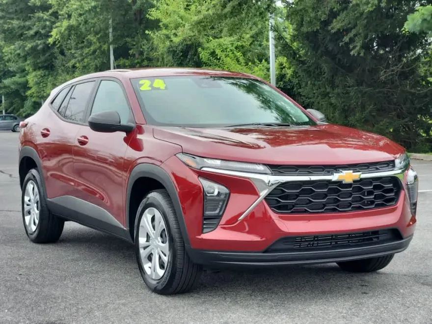 2024 Chevrolet Trax LS photo 1