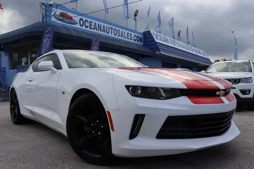 2018 Chevrolet Camaro photo 1