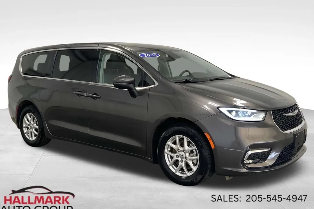 2023 Chrysler Pacifica Touring L photo 1