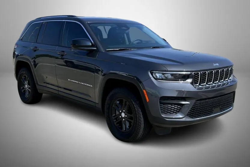2023 Jeep Grand Cherokee Laredo photo 1